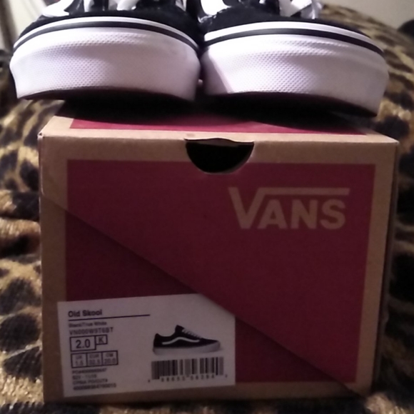 VANS - Picture 4 of 6